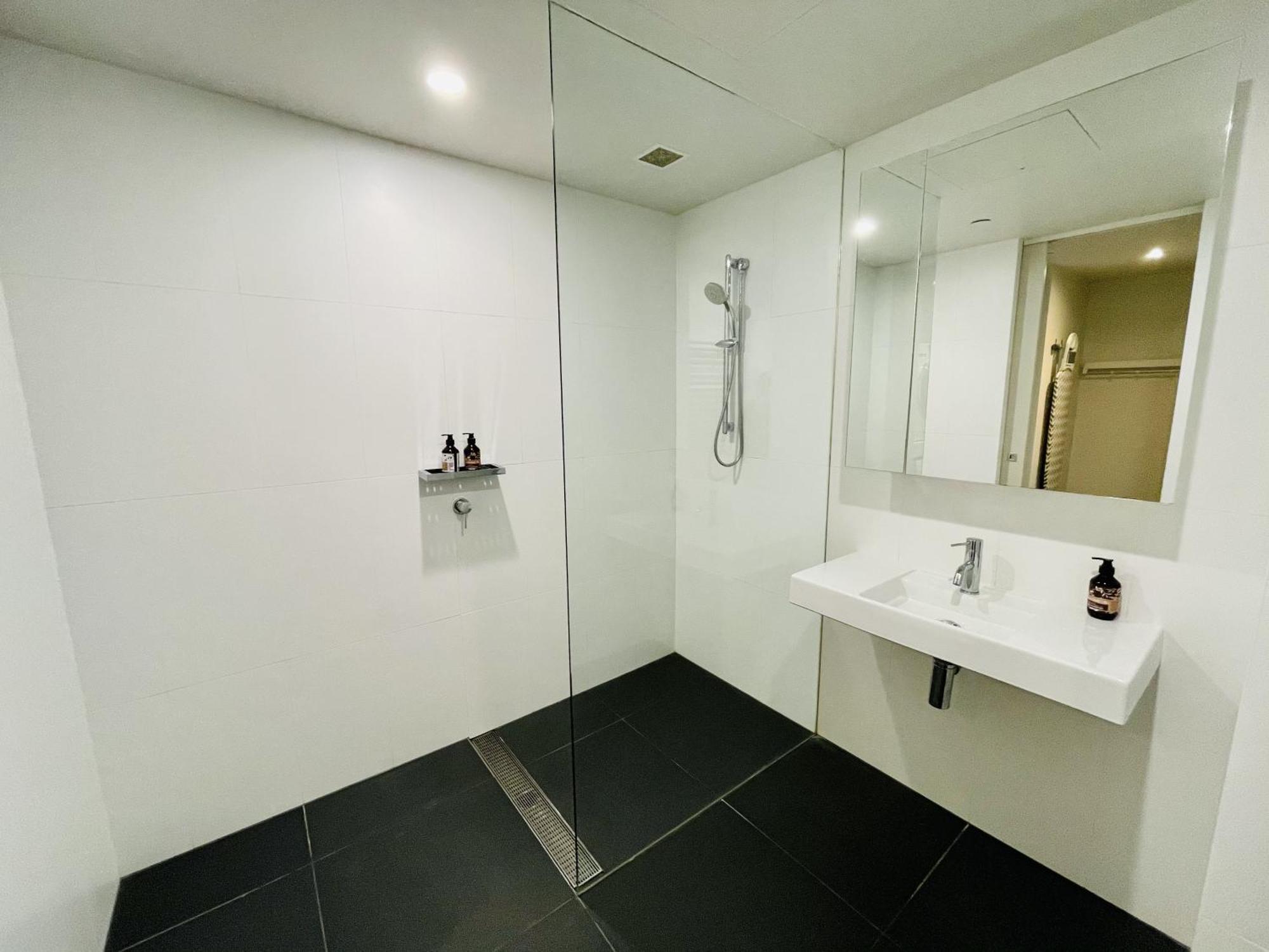 Nishi Holiday Apartments Canberra Rum bild